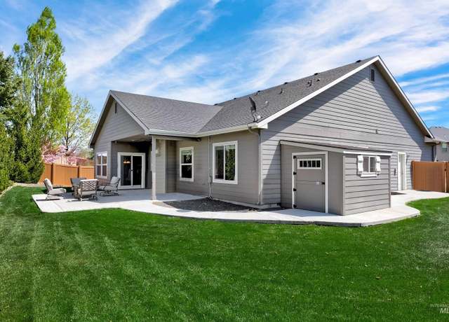 Property at 101 S Hullen Ave, Star, ID 83669, 3 beds, 2 baths