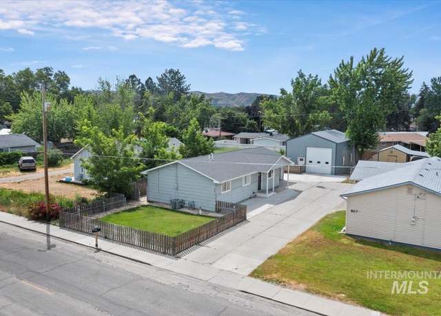 Property at 807 B E Locust St, Emmett, ID 83617, 3 beds, 2 baths