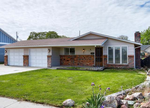 Property at 207 Elmore Ave, Nampa, ID 83651, 3 beds, 2 baths