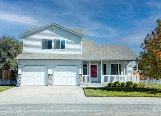 Property at 420 NW Heron Ave, Mountain Home, ID 83647, 3 beds, 2.5 baths