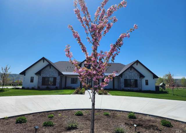 Property at 3115 4 Bits Ln, Emmett, ID 83617, 5 beds, 4 baths