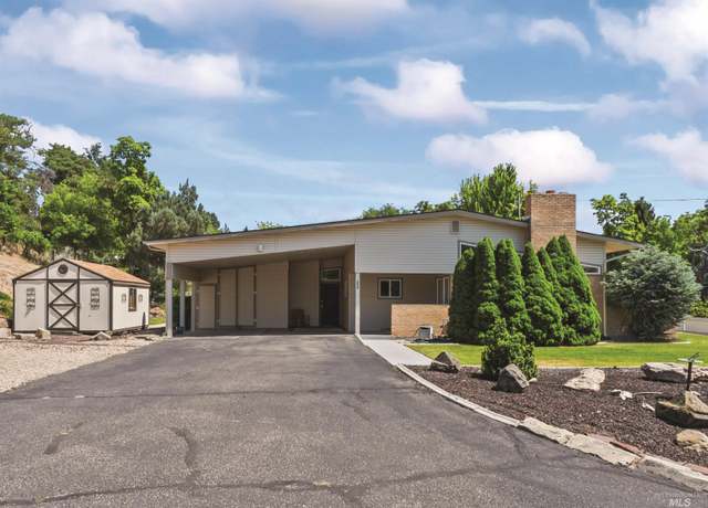 Property at 3850 W Hill Rd, Boise, ID 83703-4224, 3 beds, 2 baths