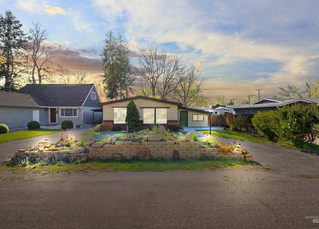 Property at 3019 N Woody Dr, Boise, ID 83703-4866, 2 beds, 2 baths