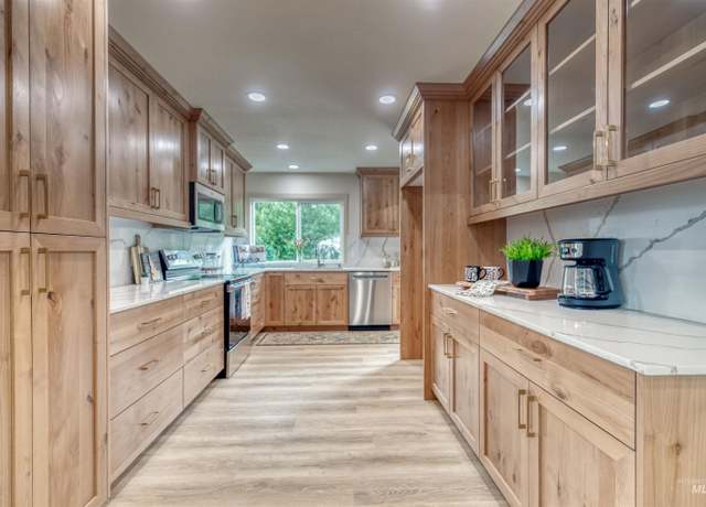 Property at 3131 Fuller Rd, Emmett, ID 83617, 3 beds, 2.5 baths