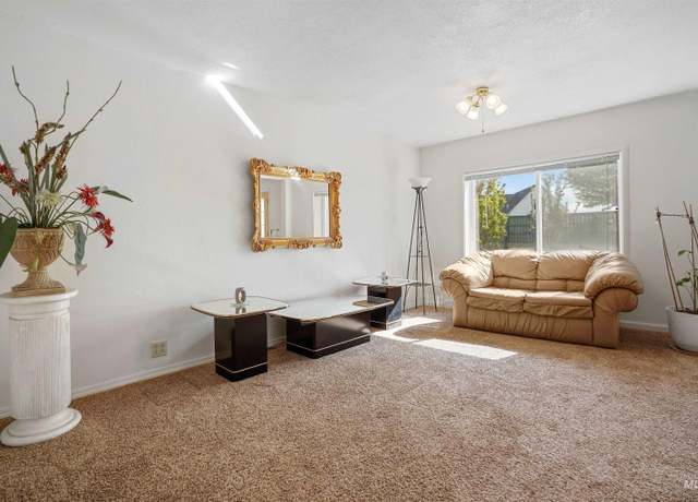 Property at 250 Huddleston Rd, Filer, ID 83328, 4 beds, 2 baths