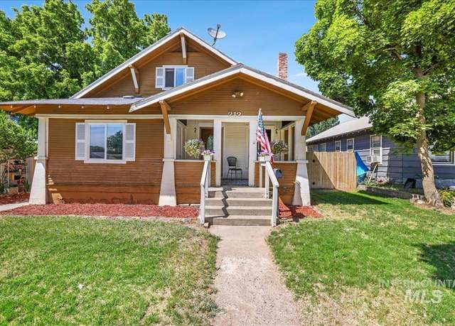 Property at 212 East Ave C, Jerome, ID 83338, 4 beds, 2.5 baths