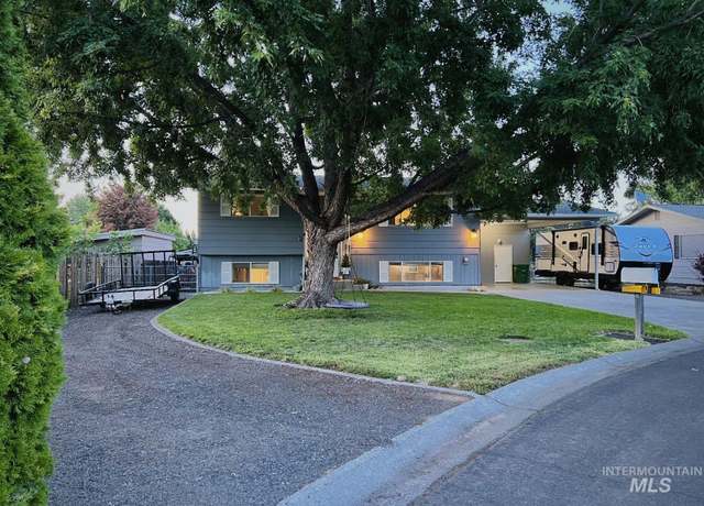 Property at 631 Airway Dr, Lewiston, ID 83501, 4 beds, 2 baths