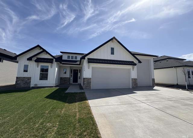 Property at 2204 N Peakhurt Ave, Kuna, ID 83634, 4 beds, 3 baths