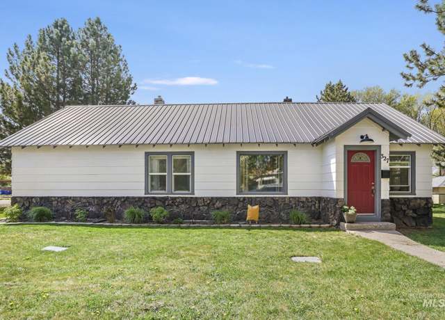 Property at 327 E Ave C, Jerome, ID 83338, 3 beds, 2 baths