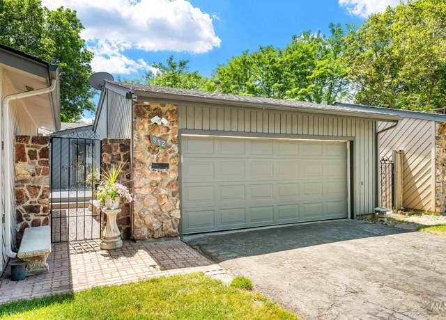 Property at 952 N Camelot Dr, Boise, ID 83704, 1 bed, 2 baths