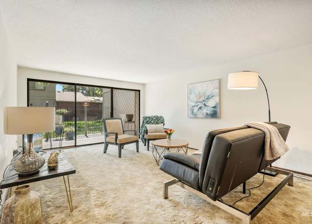 Property at 952 N Camelot Dr, Boise, ID 83704, 1 bed, 2 baths