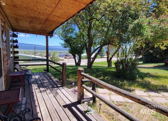 Property at 607/611 S Main St, Cascade, ID 83611, 2 beds, 1 bath