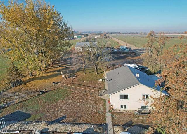 Property at 23983 Centerpoint Rd, Caldwell, ID 83607, 4 beds, 2.5 baths