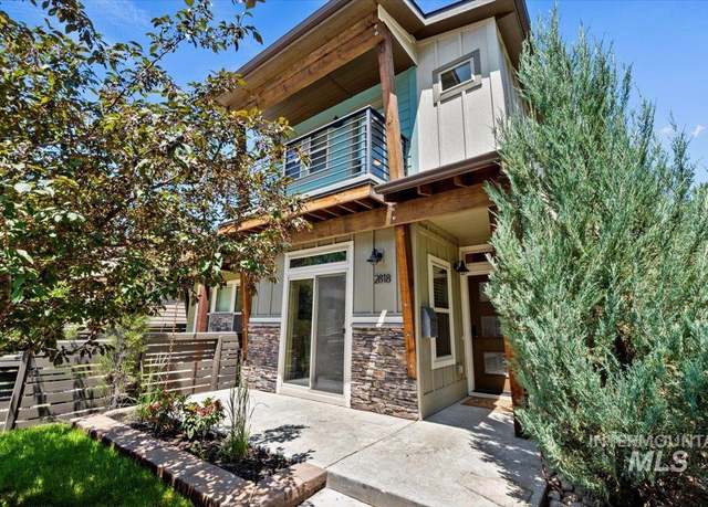Property at 2818 W Madison Ave, Boise, ID 83702-4616, 3 beds, 3 baths