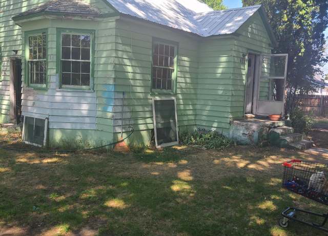 Property at 403 N Cherry St, Shoshone, ID 83352, 3 beds, 2 baths