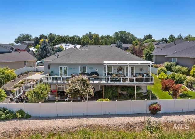 Property at 4834 S Fern St, Nampa, ID 83686, 5 beds, 4 baths
