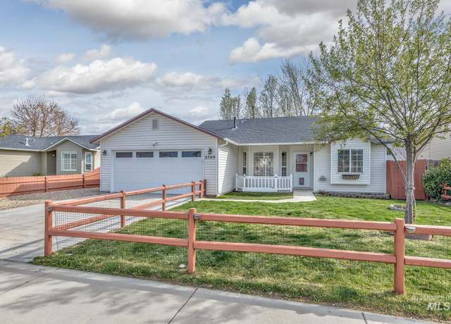 Property at 2709 Boulder Ave, Nampa, ID 83686-1213, 4 beds, 2.5 baths