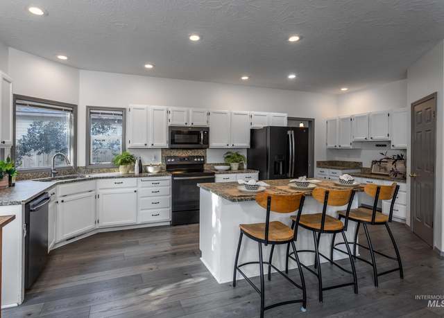 Property at 4894 N Tumbleweed Pl, Boise, ID 83713, 5 beds, 3 baths