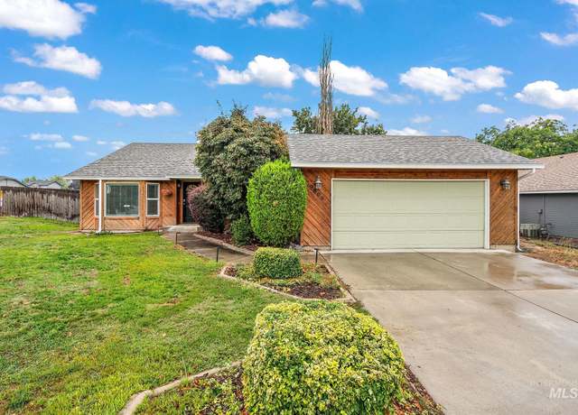 Property at 9809 W Lupine St, Boise, ID 83704, 2 beds, 2 baths