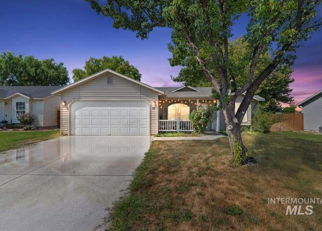 Property at 111 N Jefferson St, Nampa, ID 83651, 3 beds, 2 baths