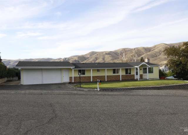 Property at 930 Coulter Ln, Clarkston, WA 99403, 5 beds, 3 baths