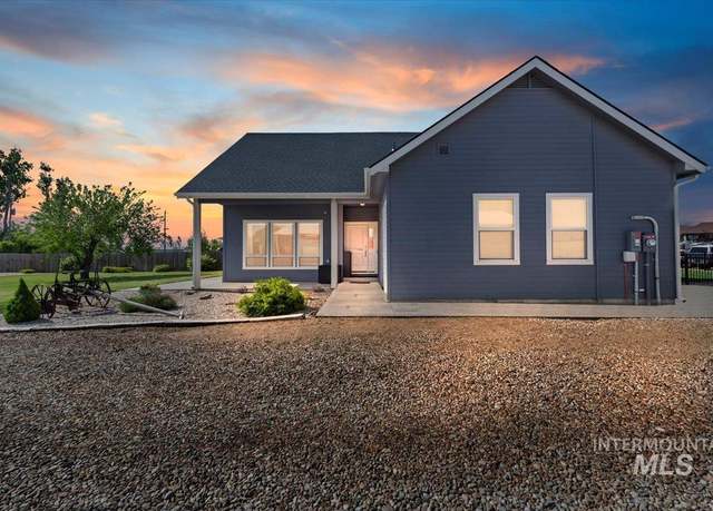 Property at 1249 S Ash Ave, Kuna, ID 83634, 3 beds, 2 baths
