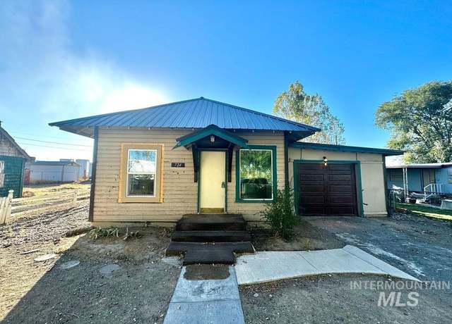 Property at 724 Oak St, Twin Falls, ID 83301-5506, 2 beds, 2 baths