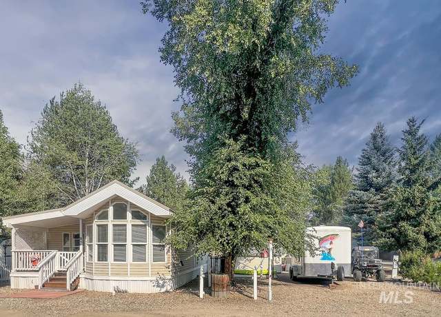 Property at 46 & 48 B St, Cascade, ID 83611, 1 bed, 1 bath