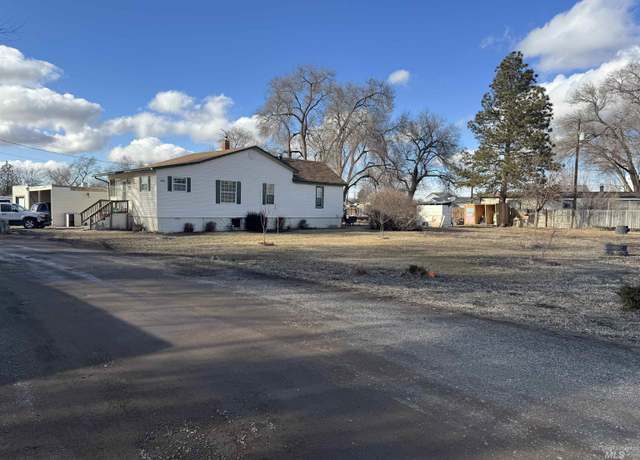 Property at 405 NW Bradford Ave, Mountain Home, ID 83647, 3 beds, 1 bath