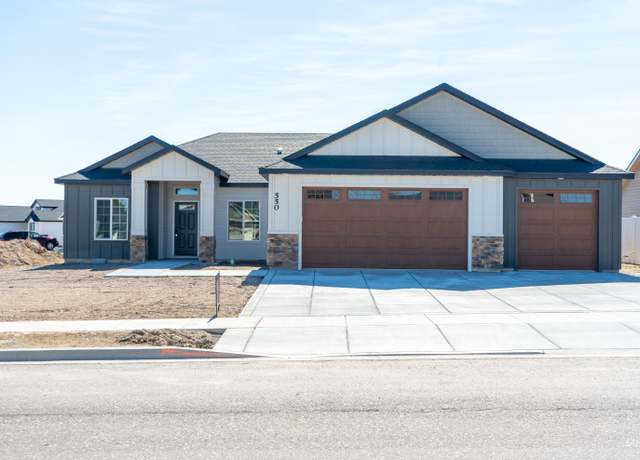 Property at 550 Clinton Dr, Twin Falls, ID 83301, 4 beds, 2 baths