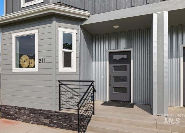 Property at 211 12th Ave North, Nampa, ID 83687, 3 beds, 2.5 baths