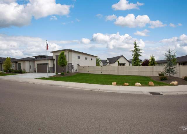 Property at 4655 S Abbot Way, Meridian, ID 83642, 3 beds, 2.5 baths