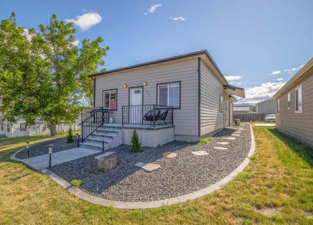 Property at 603 26th St, Lewiston, ID 83501, 4 beds, 3 baths