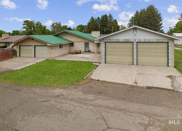 Property at 1006 S B St, Rupert, ID 83350, 3 beds, 3 baths