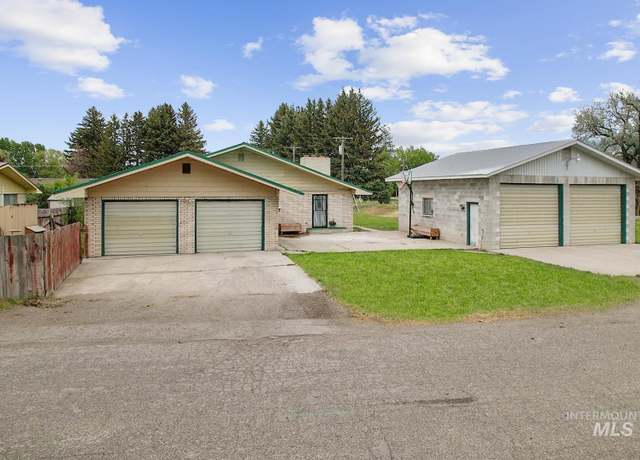 Property at 1006 S B St, Rupert, ID 83350, 3 beds, 3 baths