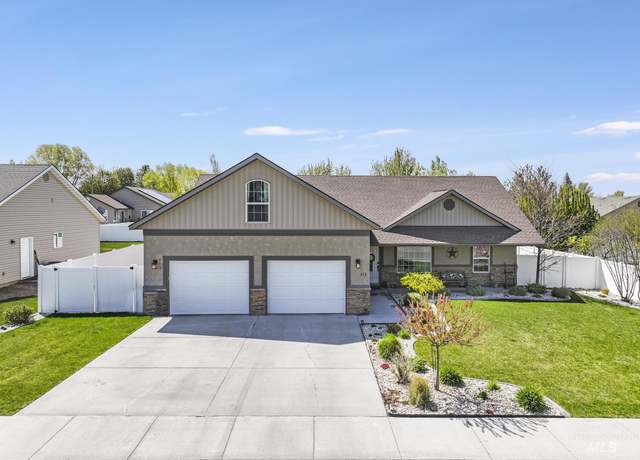 Property at 213 15th Ave E, Jerome, ID 83338, 4 beds, 2 baths