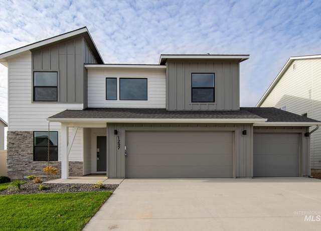 Property at 2226 N Carly Ave, Star, ID 83669, 5 beds, 3 baths