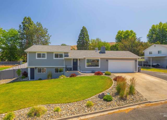 Property at 3233 Meadowlark Dr, Lewiston, ID 83501, 3 beds, 3 baths