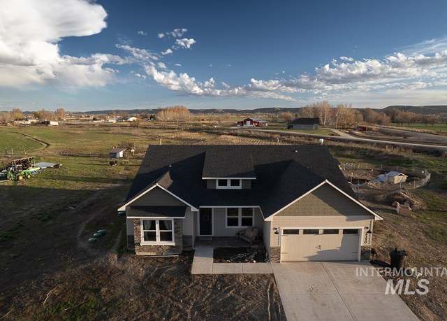 Property at 2350 Little Rock Rd, Emmett, ID 83617, 4 beds, 2.5 baths