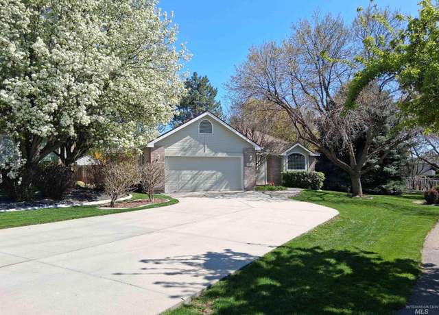 Property at 5211 W Holly Hill Dr, Boise, ID 83703-2790, 3 beds, 2 baths