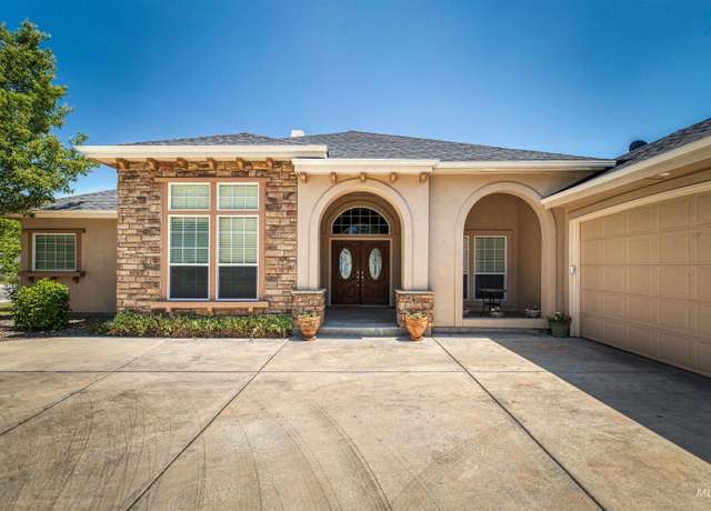 Property at 726 N Glen Aspen Way, Star, ID 83669, 4 beds, 2.5 baths