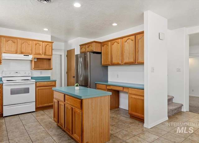 Property at 612 Northern Pine Ct, Twin Falls, ID 83301, 3 beds, 2.5 baths