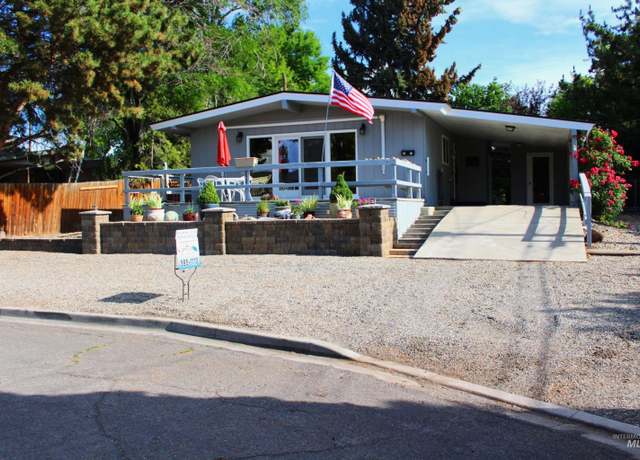 Property at 2041 Sunrise Cir, Twin Falls, ID 83301, 2 beds, 1 bath