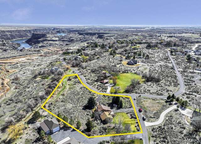 Property at 4124 N Meadow Ridge Cir, Twin Falls, ID 83301, 4 beds, 3 baths