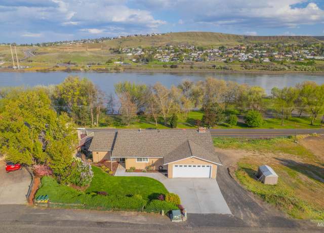 Property at 1915 Parkview Ct, Clarkston, WA 99403, 3 beds, 2.5 baths