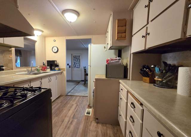 Property at 1715 W Flamingo Ave Trlr 3 Trlr 3, Nampa, ID 83651-1666, 2 beds, 1 bath