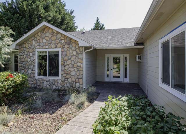 Property at 2430 Sunset Dr, Ontario, OR 97914, 4 beds, 3 baths