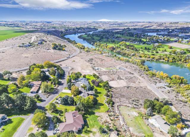 Property at 132 Country Club Ln, Buhl, ID 83316, 4 beds, 2 baths