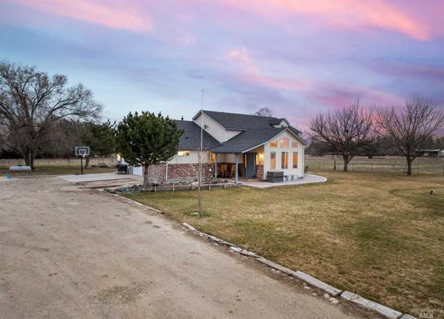 Property at 3353 Fuller Rd, Emmett, ID 83617, 4 beds, 2.5 baths