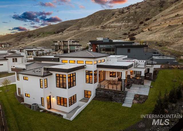 Property at 2372 S Via Privada Ln, Boise, ID 83716-4750, 4 beds, 4.5 baths